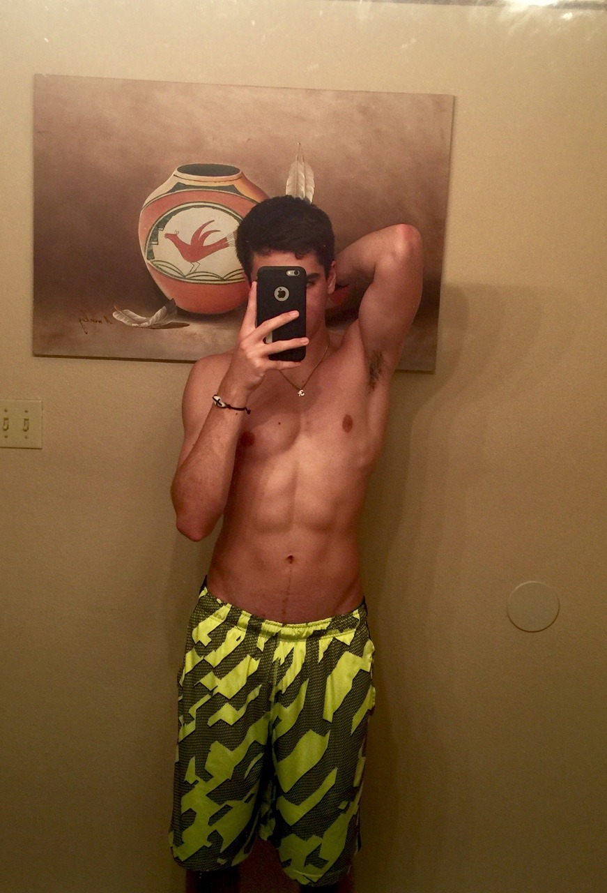 chad2431:For the anon who asked for a shirtless pic. Sorry I’m not looking too