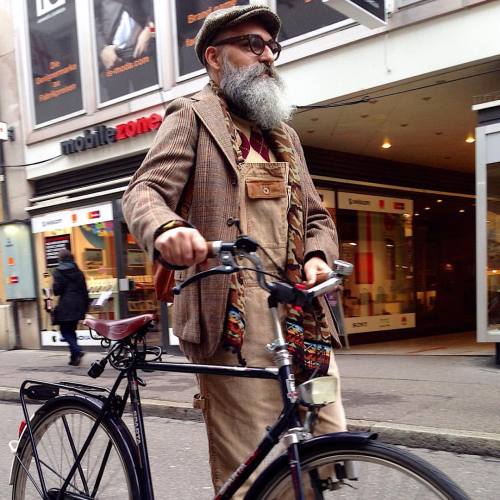 Love my old durch bicycle! &hellip; and patternmix check &amp; argyle &amp; camouflage &amp; navajo 