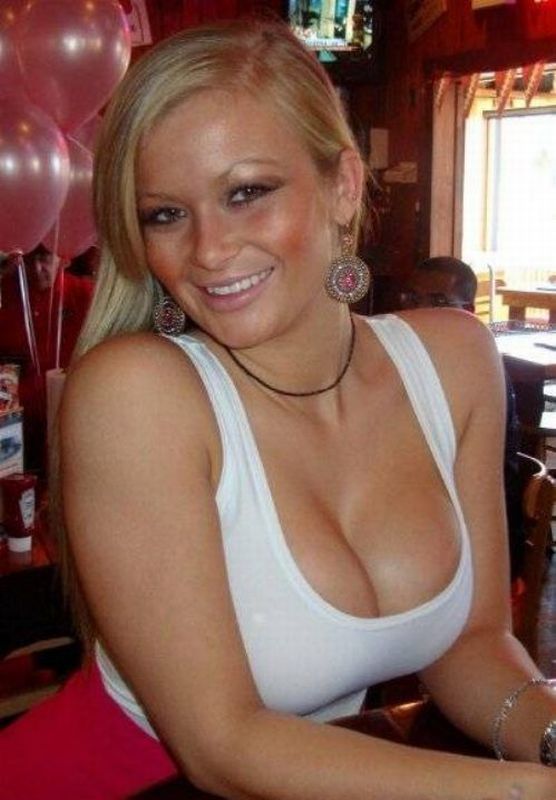 girlswithbigassets:  For more girls with big assets go to http://fotozup.com. Check