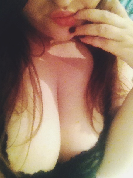 The completely sexy romaromani can freeze you with her sexy look but can melt you with her curvaceou