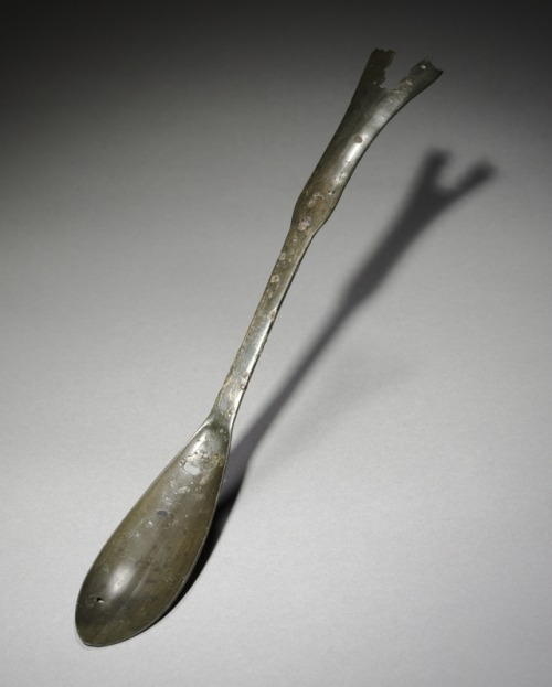 cma-korean-art: Spoon with Fish-Tail Design, 918, Cleveland Museum of Art: Korean ArtSize: Overall: 