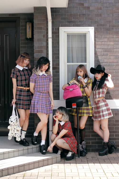 boundunbound:  my-selfish-love:  BUBBLES girls  i love it. 