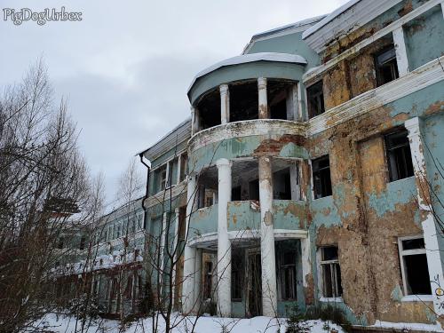 evilbuildingsblog:  Sanatorium Chkalova Russia [oc]