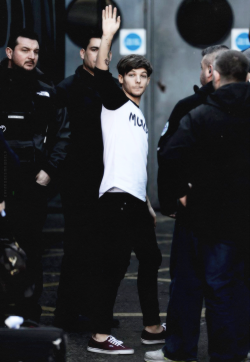 zaynrocksmyworld:  Louis in Glasgow this