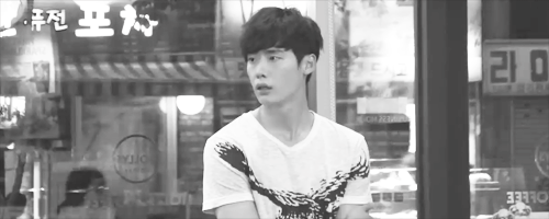 blackm-92:  In Lee Jong Suk’s Mind : - What the fuck is this ?  -What the fuck is that ? -Who the fuck are you ?    Haha Poor lost puppy ! ^^