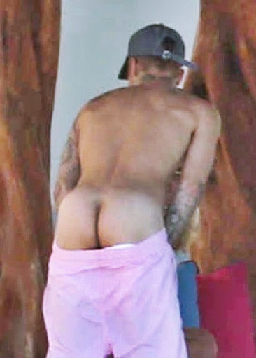 gayforjustin:celebrityboyfriend:Justin Bieber moons his assIm so in love