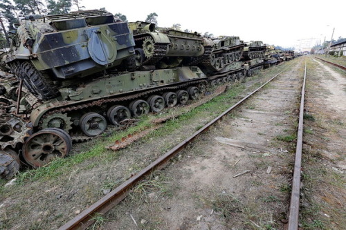 hell-diver:  dreamingofcossackia:  Tank Graveyard outside Kyiv, Ukraine. October 2015   