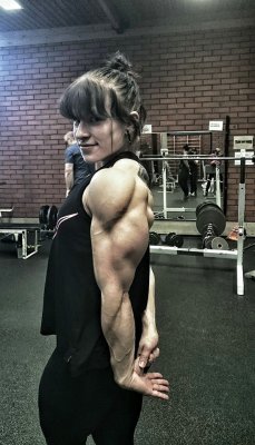 WE LOVE MUSCULAR GIRLS