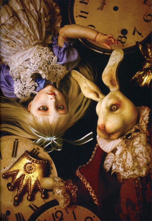 Run away to Wonderland with Mari Shimizu&rsquo;s ball jointed dolls.Signed copies of &ldquo;Wachtrau