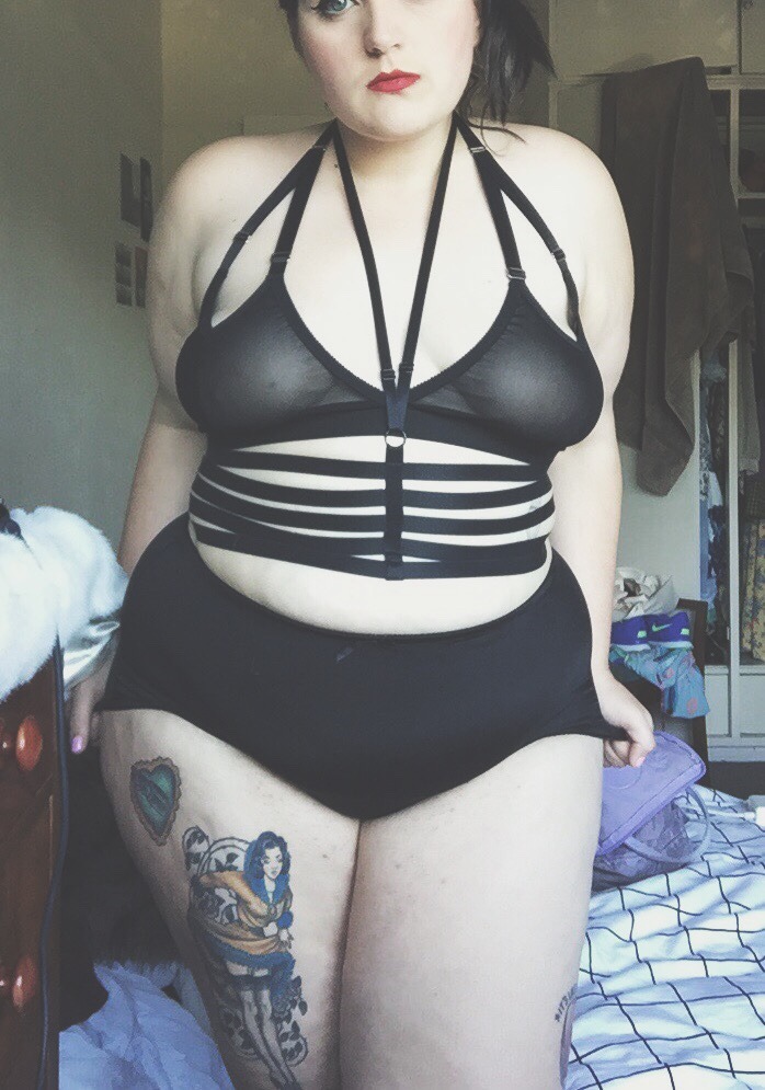 femmenatic:  Wearing hopelesslingerie&rsquo;s Eva harness and Lucy bralette.