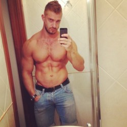 Instaguys:  Guys With Iphones Source: Gwip.me 