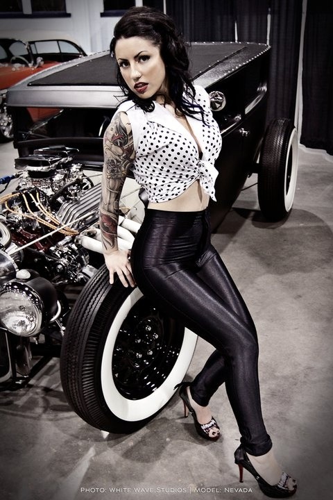 alternative-pinup:  Alternative Model Model Twitter 