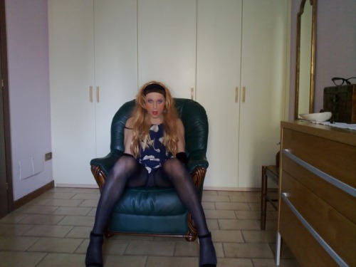 Julia Coolhttps://www.tumblr.com/blog/juliacool-sissy