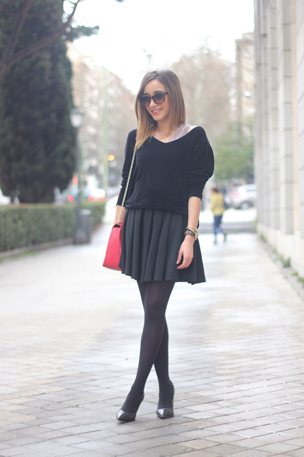 nylonsw:  aurozz:  http://www.besugarandspice.com/2015/03/black.html  black pantyhose!