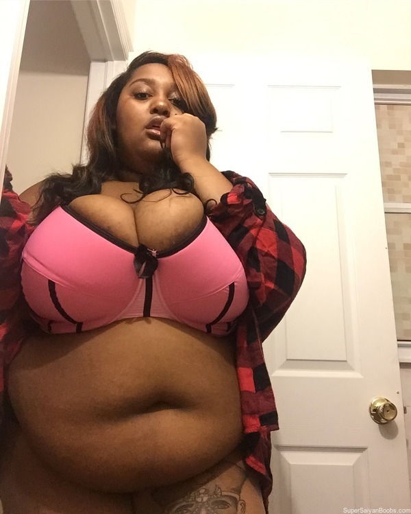 anyaithesaiyan:  My new photoset is live. Login and enjoy! http://supersaiyanboobs.com/gallery/6537010