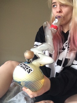 We love Girls who Smoke!