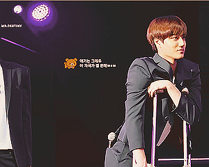 kairora:just chanyeol touching the jong-butt