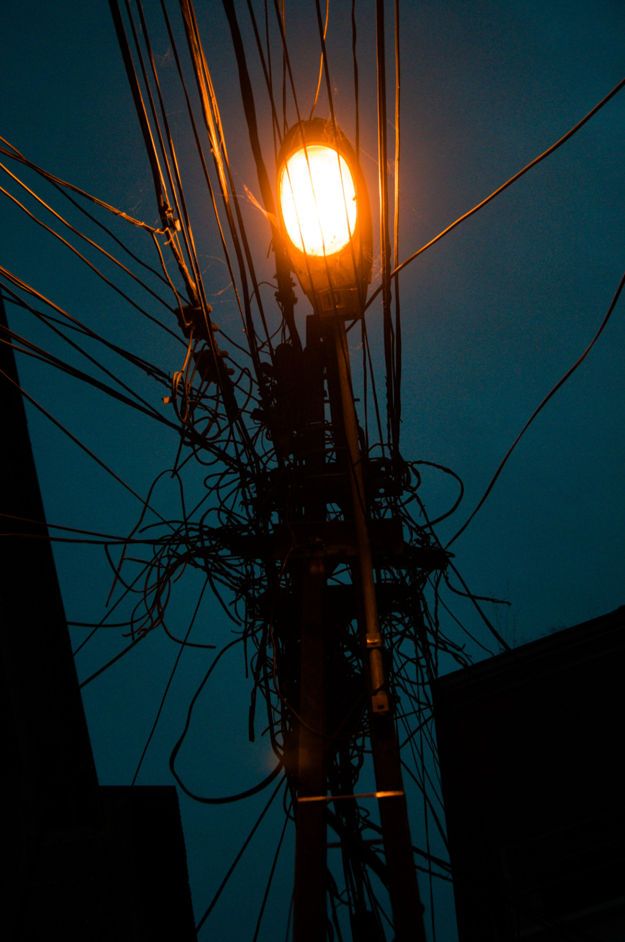 mifalsasonrisa:  Valparaíso, Chile. On flickr (By Mitch Altman).