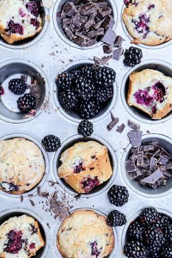 intensefoodcravings:  Blackberry-Chocolate Chunk Muffins | The Floating Kitchen