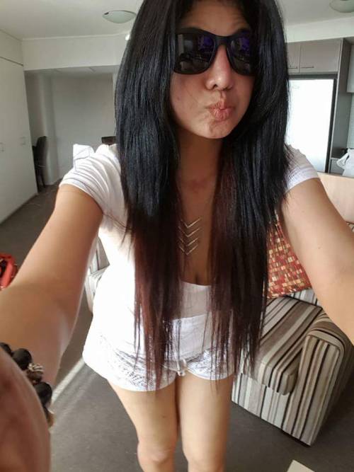 8eggz: anakikanlaut: sexganas: Sapa nak berkenalan dgn janda MILF ni? Seronok borak sex dgn MILF ni.