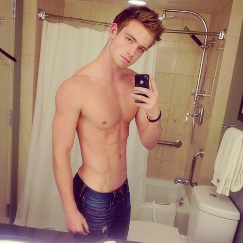 Dustin McNeer