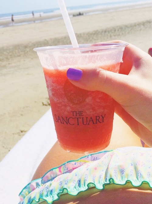 classy-kate:  Cheers 🍓🍹🍻