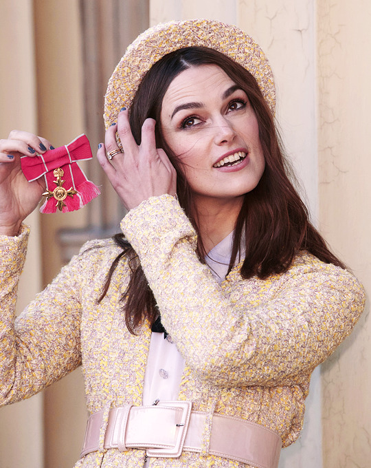 knightleyfans: Keira Knightley arrives to receive an OBE for her services to drama