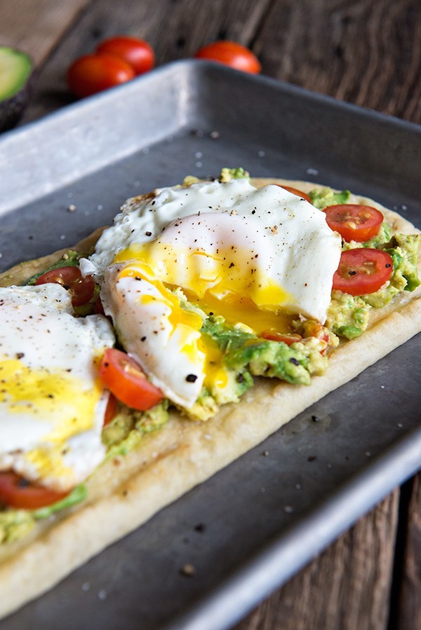 do-not-touch-my-food:  Egg and Avocado Breakfast Flatbread  More yummy