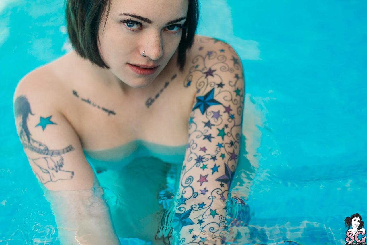 suicidegirlslover:  Salliss Suicide