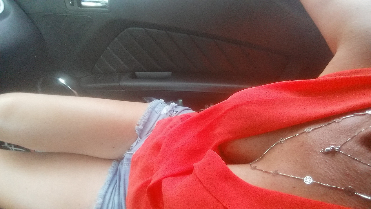 swayisme:  Taking a break from the heat of the streets in some a/c!! 🌞🔥❄💨