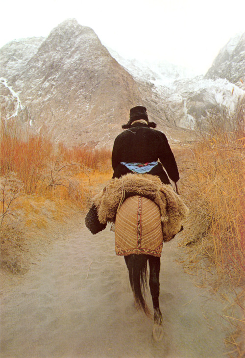 warkadang: WAKHAN CORRIDOR, AFGHANISTAN. Among the Kyrgyz people of the Pamir mountains.  Photo