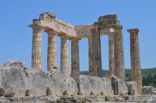 greek-museums:Ancient Nemea:The public bath of Ancient Nemea, the Temple of Zeus of Nemea, the stoa 