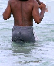lamarworld:  NBA player Dwayne Wade has a phat juicy ass 