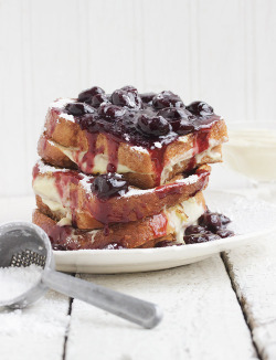 omg-yumtastic:  (Via: hoardingrecipes.tumblr.com)   Cherry French Toast with Vanilla Cream   - Get this recipe and more http://bit.do/dGsN  Well damn