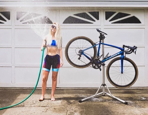 studiocw:Bike Wash BabeWelcome to the weekend. Keep your machine clean!