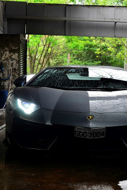 Lamborghini Aventador photographed by Kawasaki