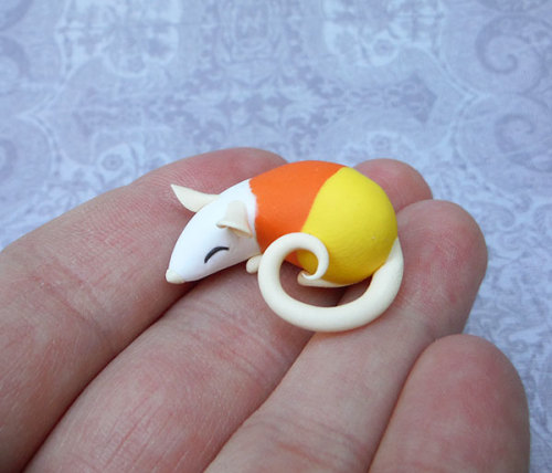 dragonsandbeasties:  #sculptober : Candy.  Candy corn rats! :D 