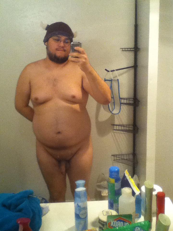 chubpornlover:  zerocub:  By request: Hat and nothing else.  bueno. con uds! mi enamoramiento