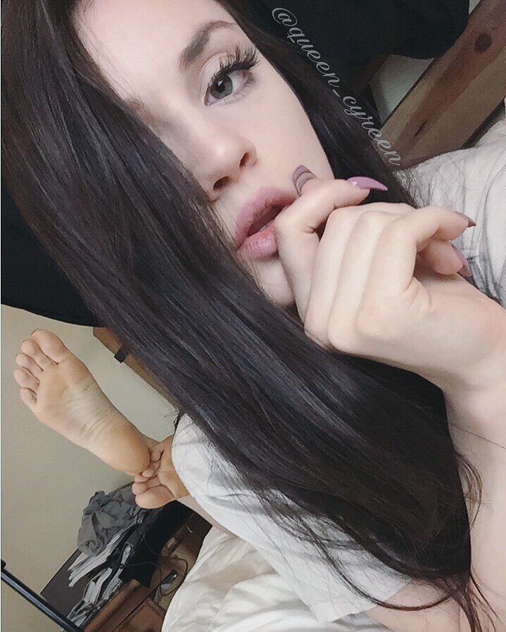 barefooted girls