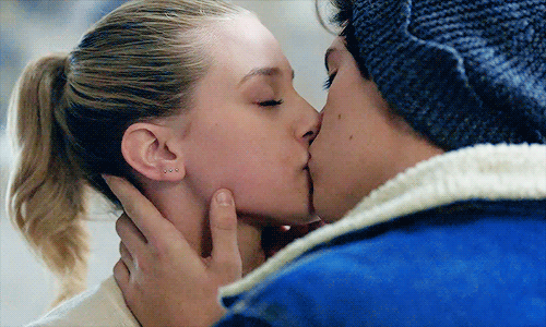 Betty &amp; Jughead ❦ Ponytail &amp; Beanie Kisses ~  