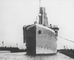 thebagginsofbagend:  The only existing footage of the RMS Titanic (x). 