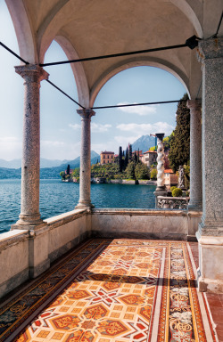 touchdisky:  Lake Como | Italy by John &amp; Tina Reid Lake Como is a lake of glacial origin in Lombardy, Italy. Lake Como has been a popular retreat for aristocrats and wealthy people since Roman times, and a very popular tourist attraction with many