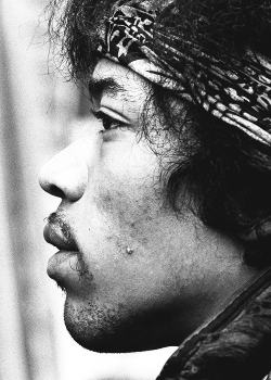 vintagegal:  Jimi Hendrix at the Monterey Pop Festival in Monterey, California, 1967 (via) 