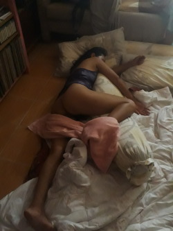persuasionforasian:  mewomaninbangkok:taking a nap on Saturday afternoon. Wouldnt be able to leave u alone