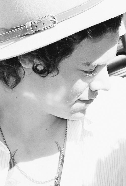 queenofindecision - 69/??? harry styles close-ups