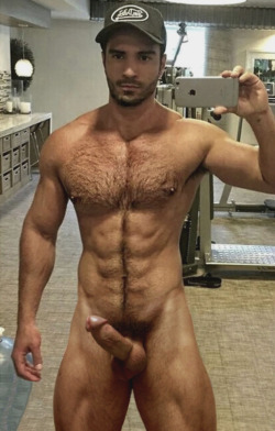 tommytank4:  https://www.tumblr.com/blog/tommytank4 - over 67,000 hot and muscular men