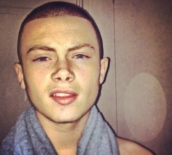 scallyflynn:  uklc:  ** REQUESTED ** This is Reece 18yo! Requested! Hes a right chav! Amazing cock to! Enjoy!  Louise! &lt;3  Sexi