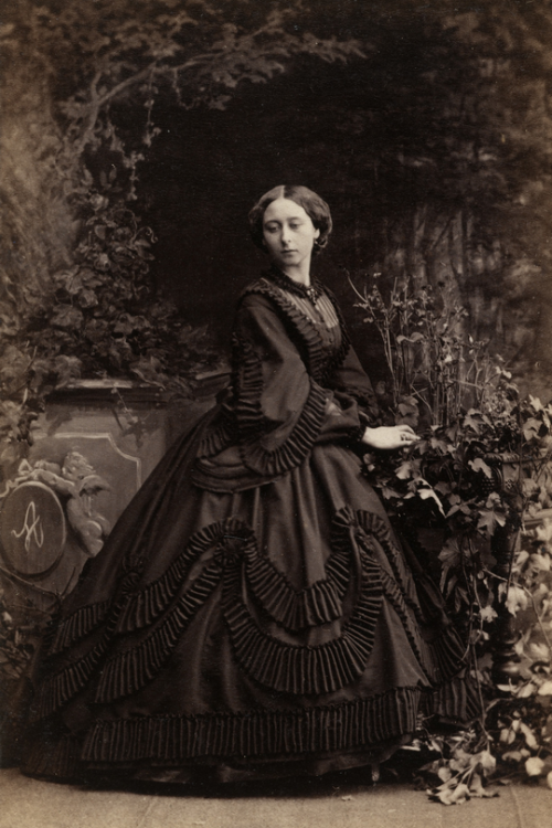 teatimeatwinterpalace:Princess Alice, later Grand Duchess of Hesse and by Rhine, 1861. (x)