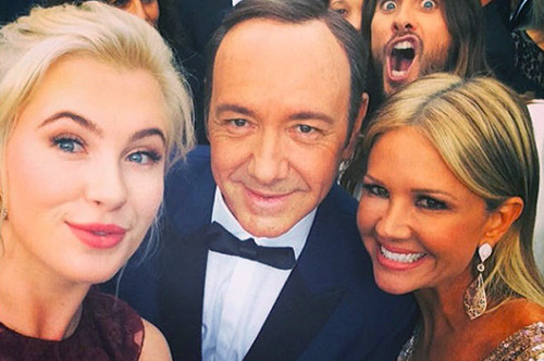 ohhkittykat78:  twaititi-deactivated20160901: Jared Leto photobombs Kevin Spacey