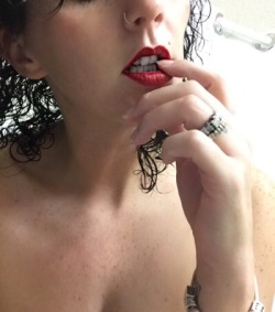 submissivemouths:Great lipstick submission,